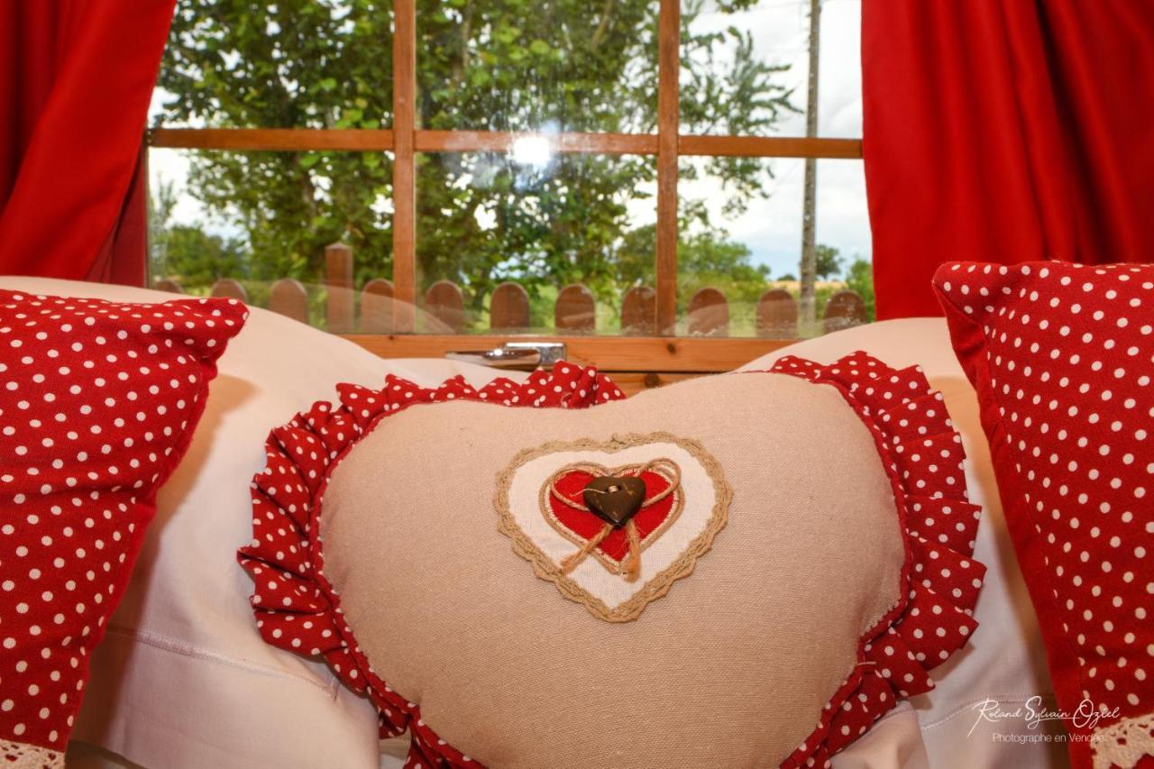 Domaine De La Courillere Bed & Breakfast Le Boupere Ngoại thất bức ảnh