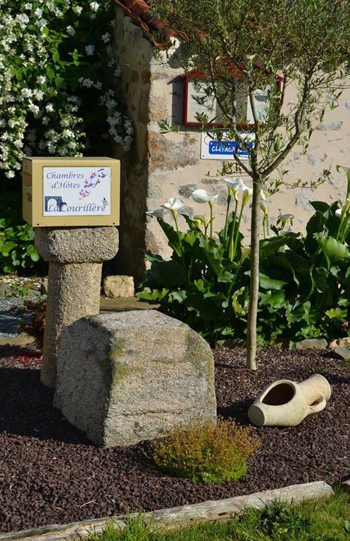 Domaine De La Courillere Bed & Breakfast Le Boupere Ngoại thất bức ảnh