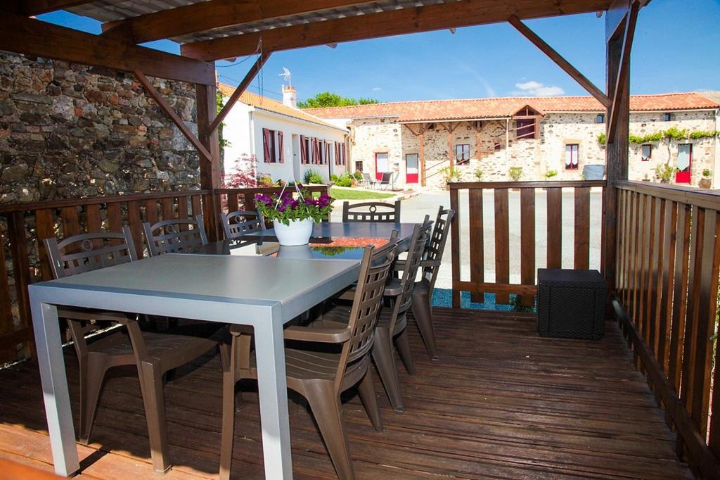 Domaine De La Courillere Bed & Breakfast Le Boupere Ngoại thất bức ảnh
