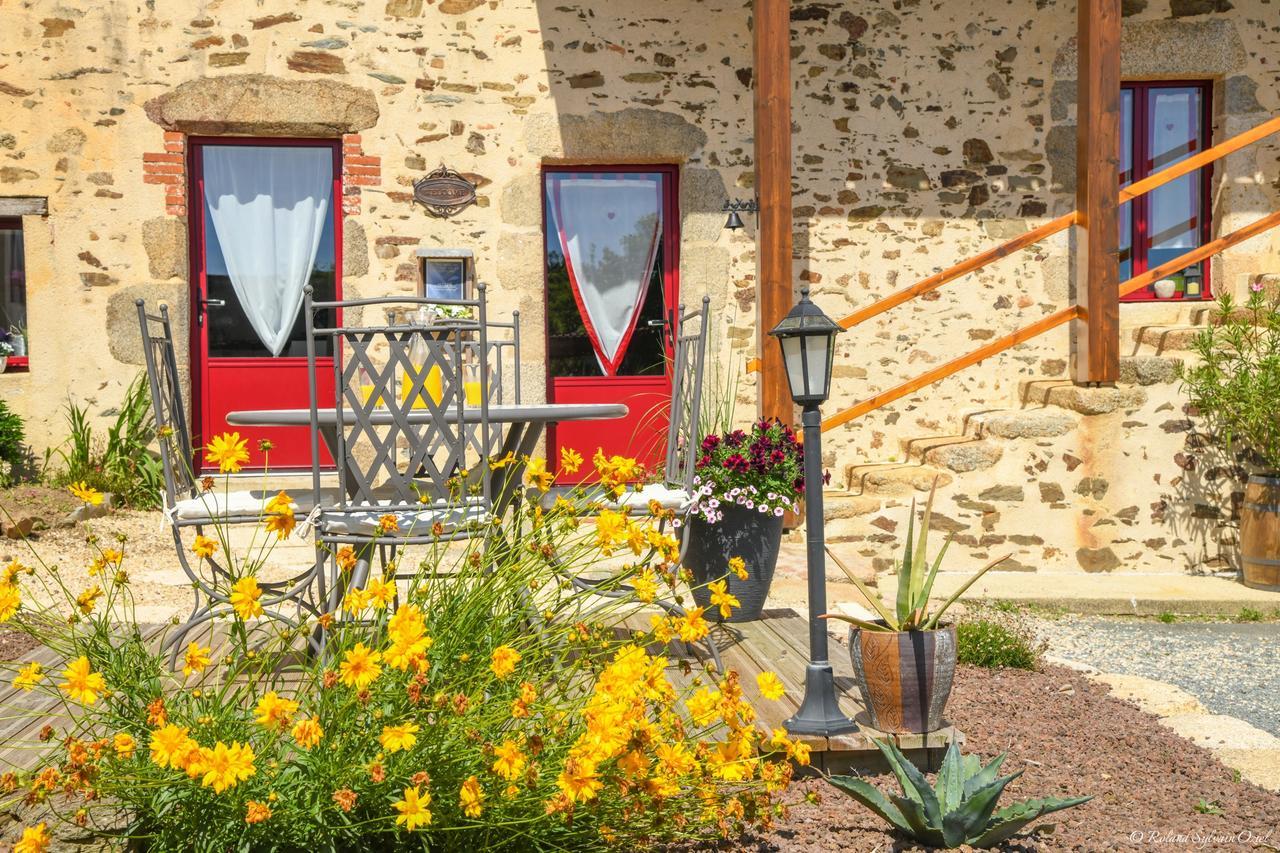 Domaine De La Courillere Bed & Breakfast Le Boupere Ngoại thất bức ảnh